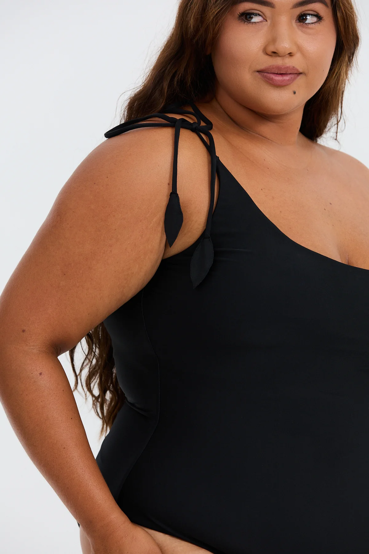 Makaio Curve One Piece - Black - Image 4