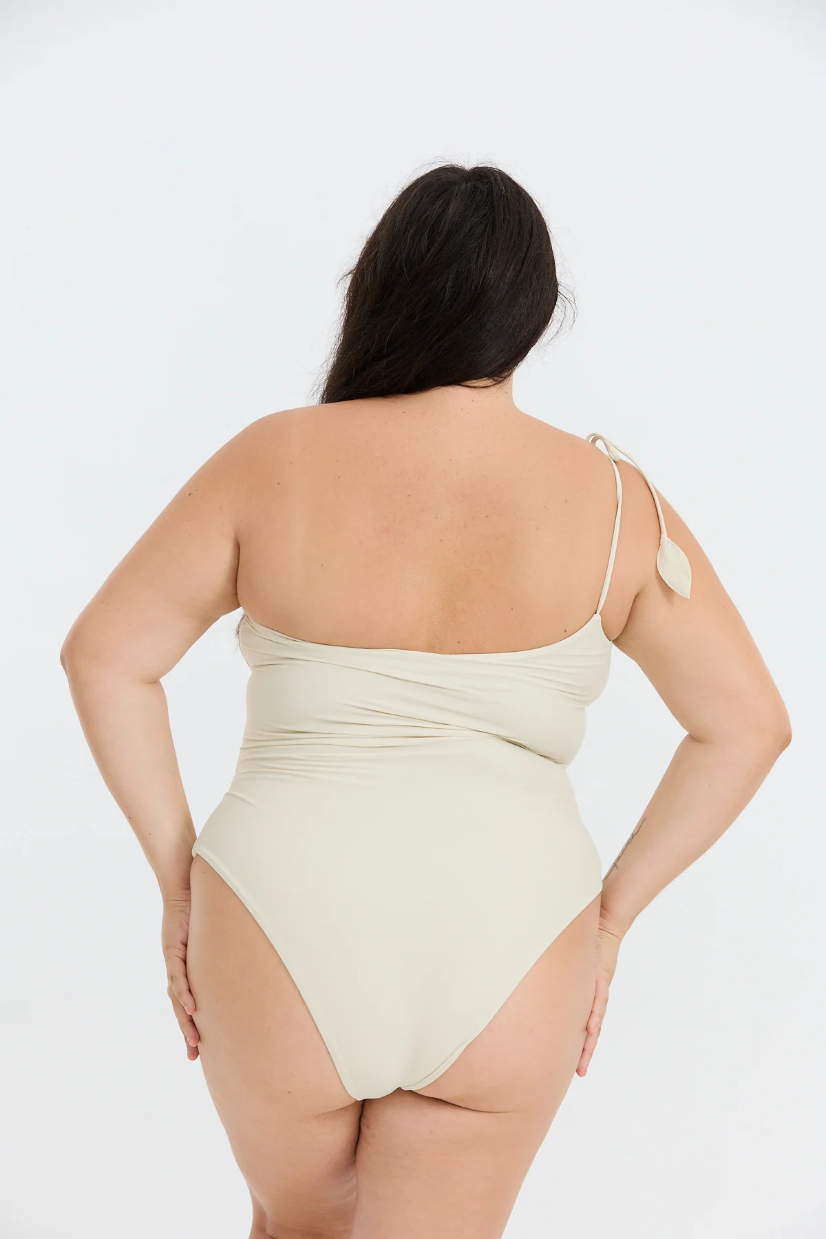 Makaio Curve One Piece - Gardenia - Image 12