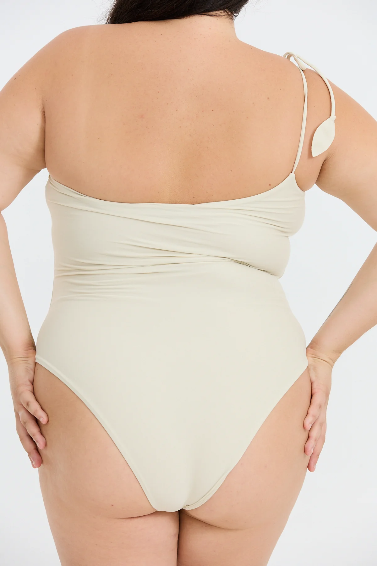 Makaio Curve One Piece - Gardenia - Image 15
