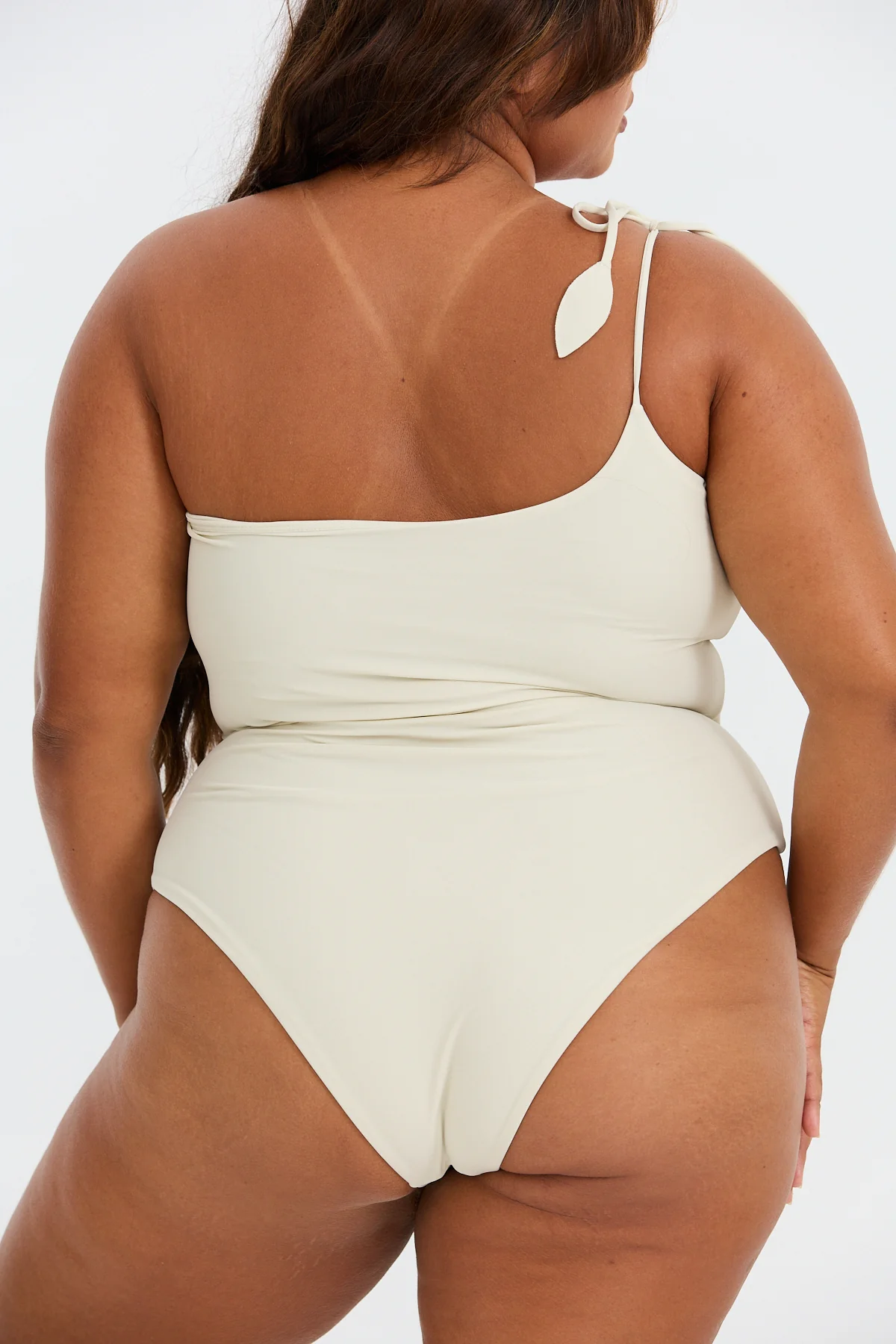 Makaio Curve One Piece - Gardenia - Image 5